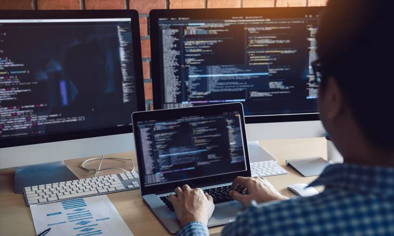 数据科学选型：R与Python如何赋能瀍河网站建设？
